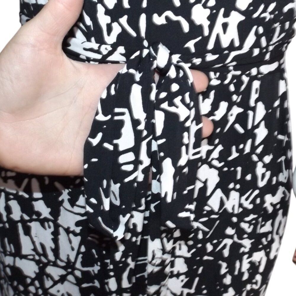 CALVIN KLEIN Wrap Dress, 4, Black Abstract, Tab sleeves/Roll-up, V-neck/Surplice - Picture 7 of 11